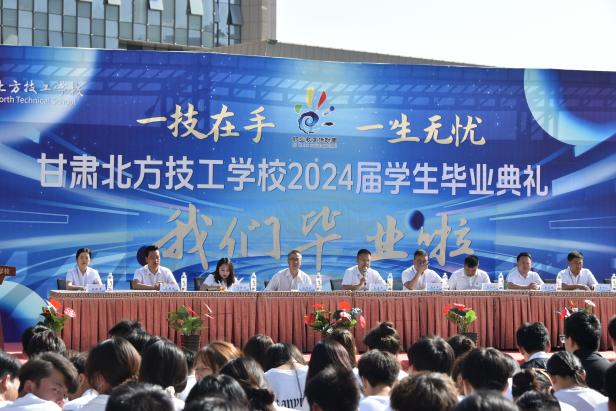 〔畢業典禮〕致畢業季：懷遠志揚帆滄海，攜恩師奔赴星辰