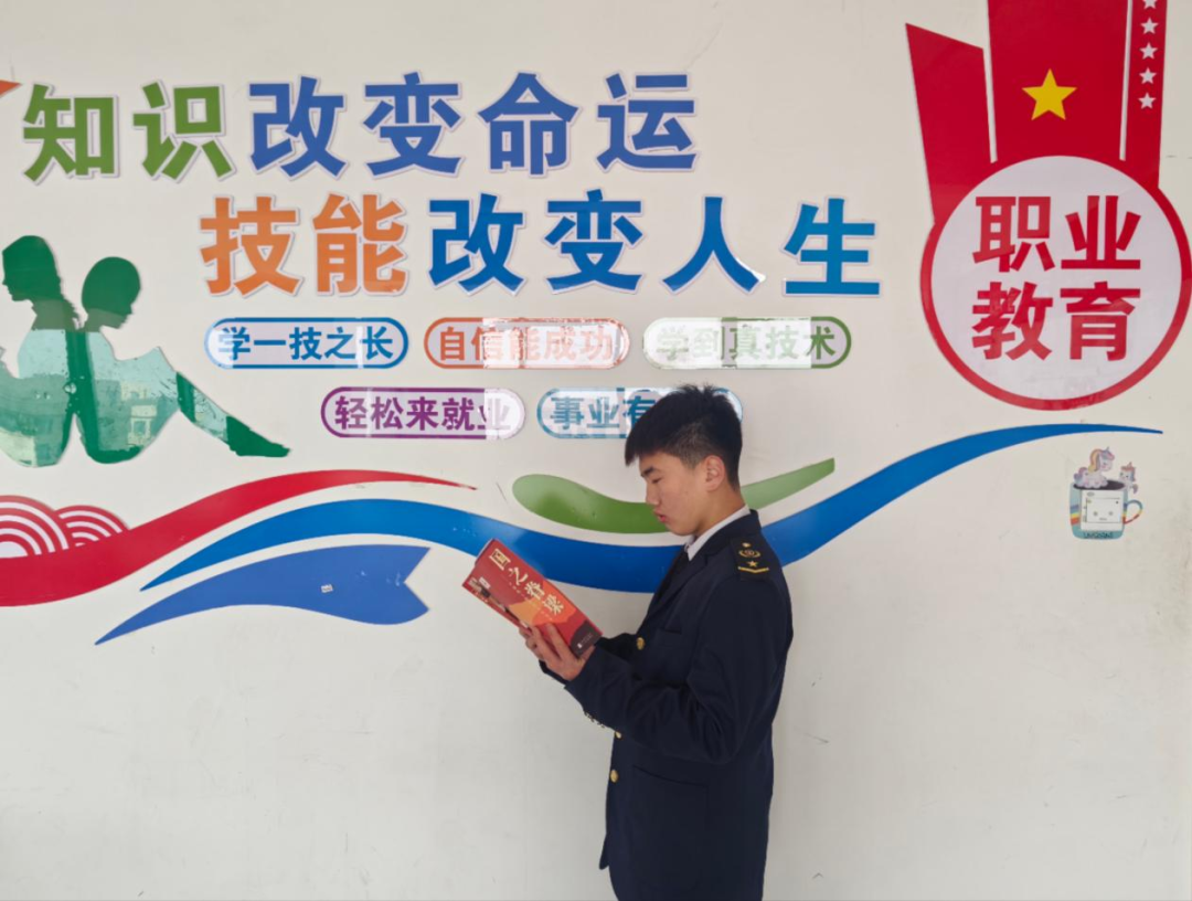 ?在科學星辰中觸摸信仰的溫度  《國之脊梁—中國院士的科學人生百年》