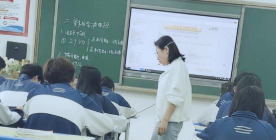 以匠心育桃李用微光照遠途